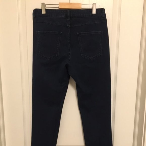 Kenneth Cole Reaction Straight Leg Jeans, SIze 6 - Picture 2 of 4